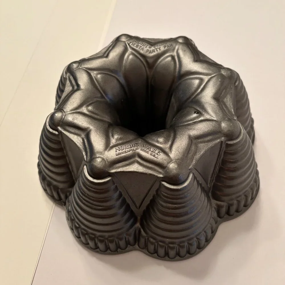 Vintage Nordic Ware Fiesta Party Quality Cast Iron  Bundt Cake Pan  perfect for